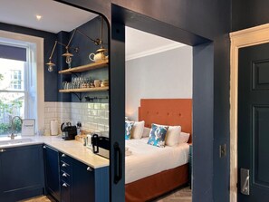 Fridge, microwave, oven, dishwasher - The Studio @ 13 Rivers Street (Bath and North East Somerset)