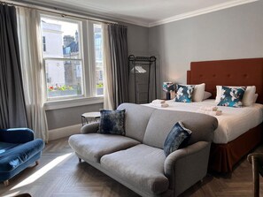 Desk, iron/ironing board, travel crib, WiFi - The Studio @ 13 Rivers Street (Bath and North East Somerset)