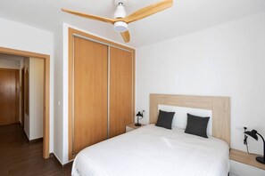3 bedrooms, travel cot, WiFi, bed sheets