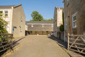 Exterior - Sydney Wharf 3-Bedroom House (Bath)