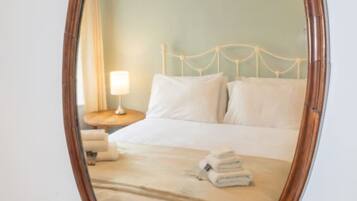 3 Schlafzimmer, Schreibtisch, Bügeleisen/Bügelbrett, Reisekinderbett