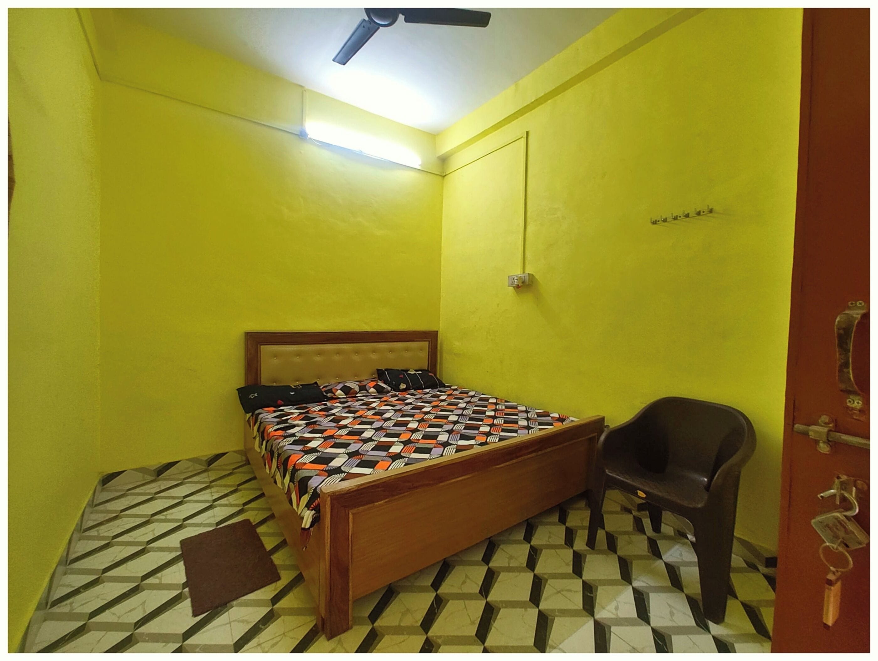 Roupas de cama antialérgicas, escrivaninha, quartos à prova de som