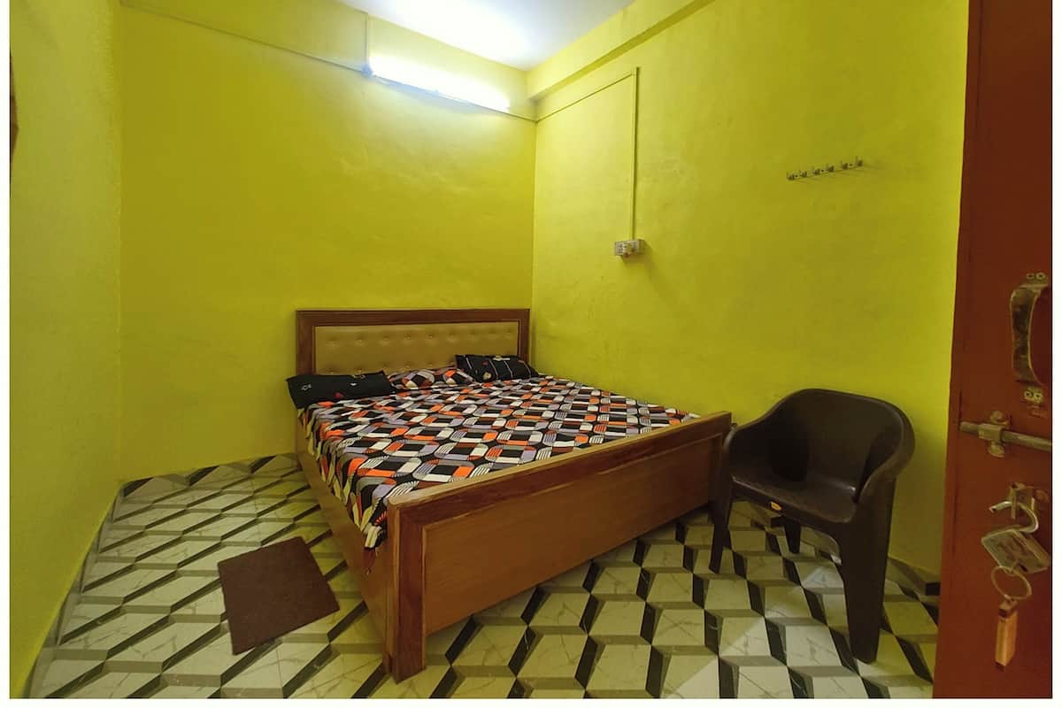 Hypo-allergenic bedding, desk, soundproofing, free WiFi