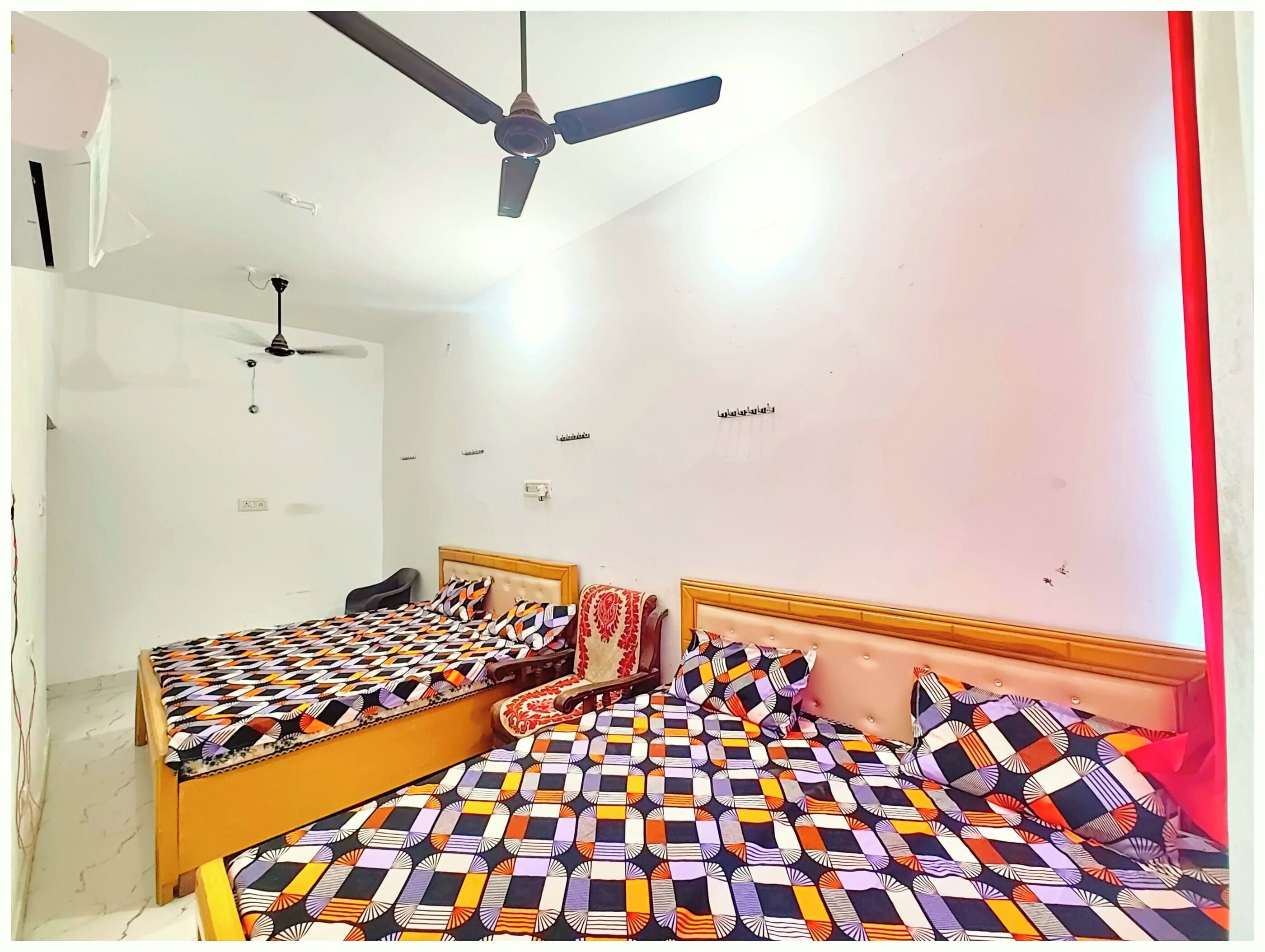 Quarto quádruplo luxo, ar-condicionado | Roupas de cama antialérgicas, escrivaninha, quartos à prova de som