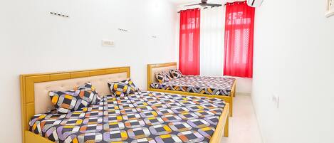 Hypo-allergenic bedding, desk, soundproofing, free WiFi