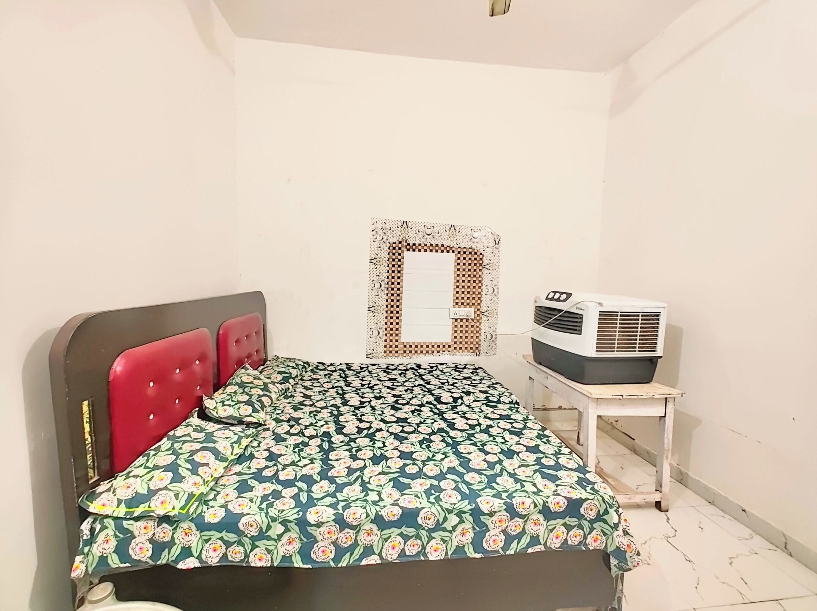 Hypo-allergenic bedding, desk, soundproofing, free WiFi