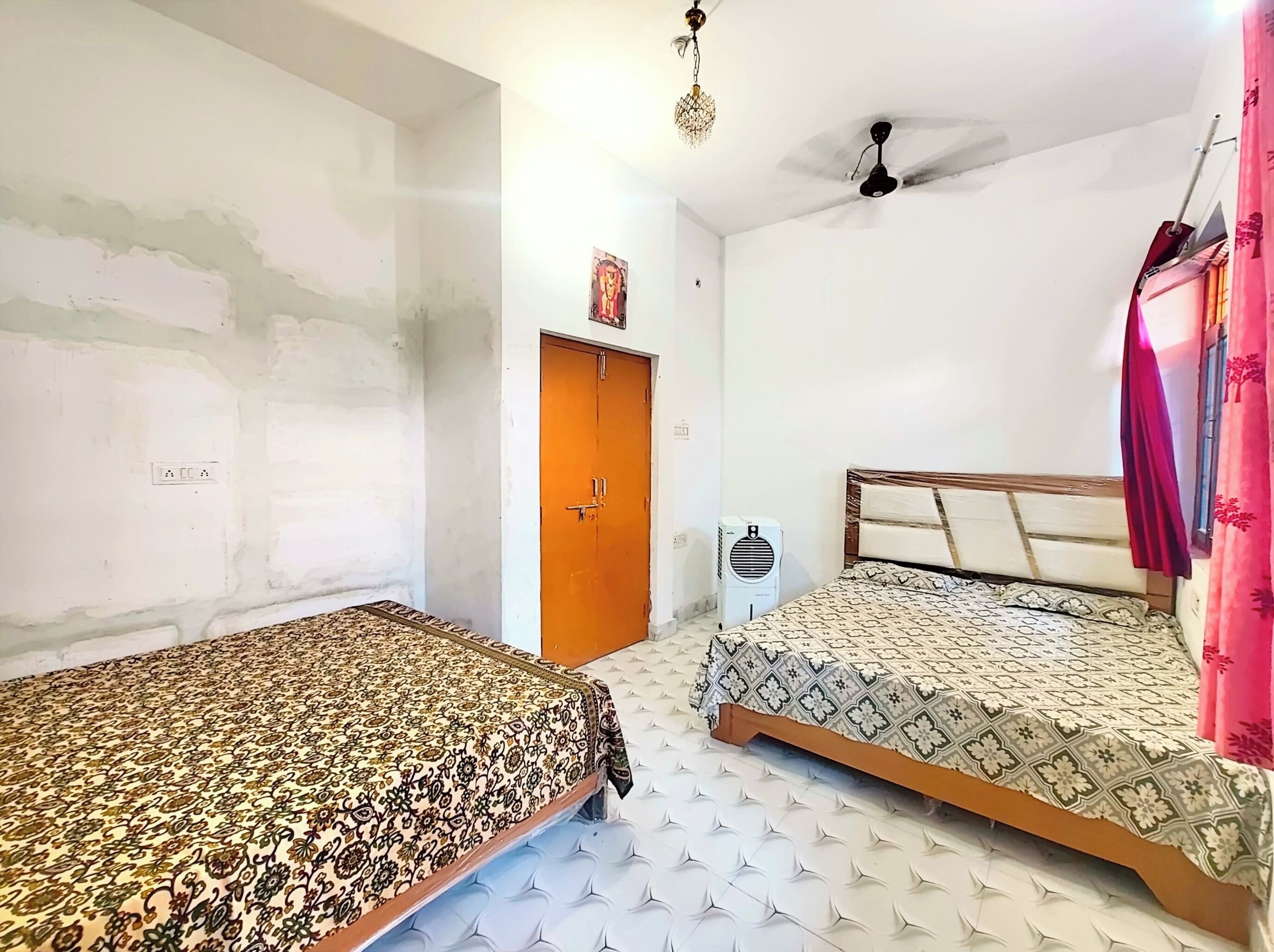 Quarto quádruplo luxo | Roupas de cama antialérgicas, escrivaninha, quartos à prova de som