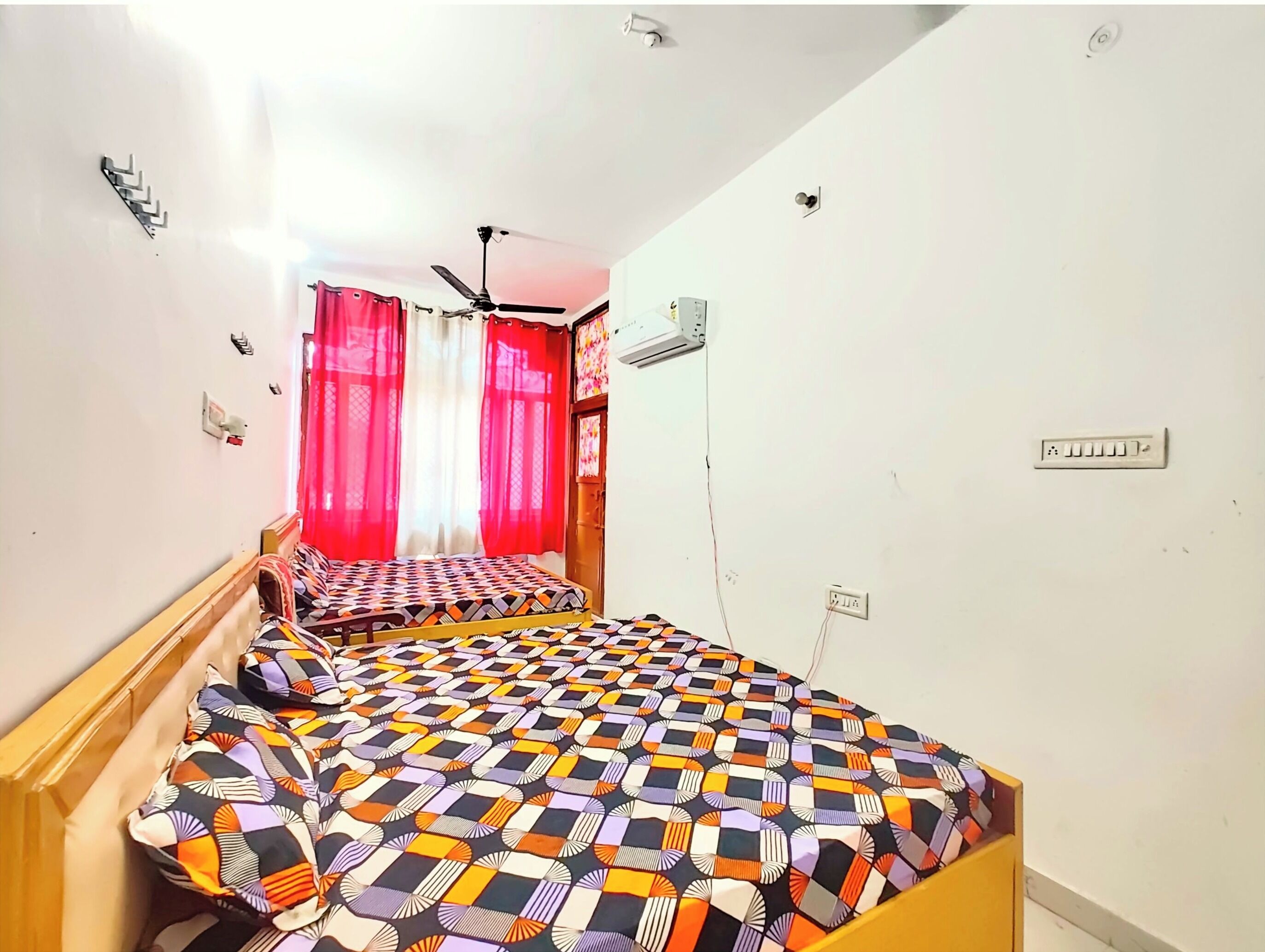 Firemannsrom – deluxe, aircondition | Allergitestet sengetøy, skrivebord, lydisolert og wi-fi (inkludert)