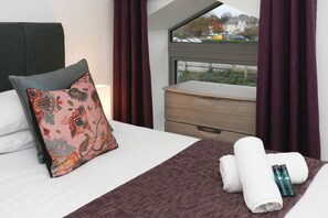 2 bedrooms, iron/ironing board, travel crib, WiFi - Strawberry Line, flat 1 (Wells)