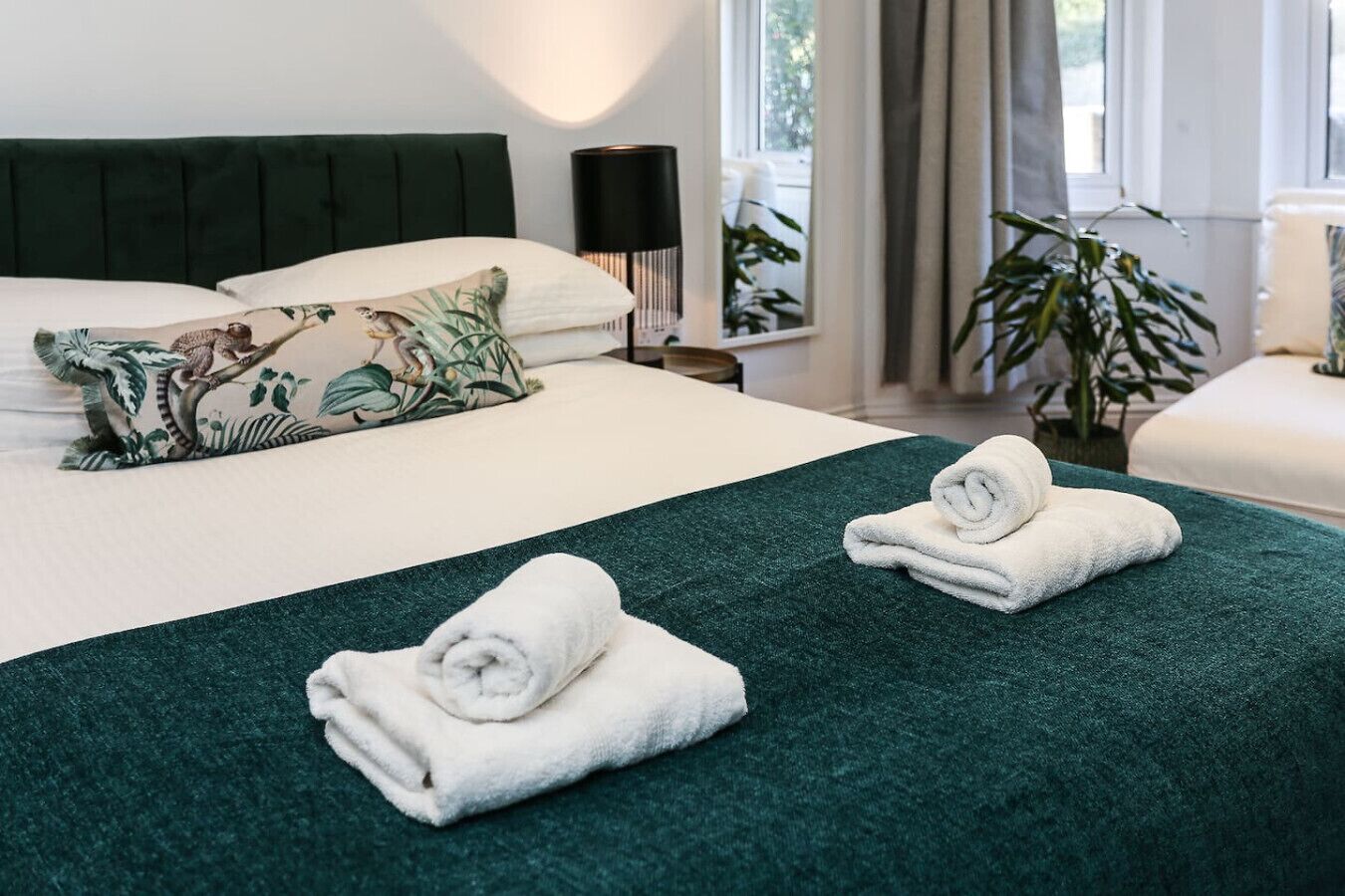 1 Schlafzimmer, Schreibtisch, Bügeleisen/Bügelbrett, Reisekinderbett