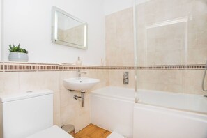 Hair dryer - Newbridge Road, Spacious One Bedroom (Bath)