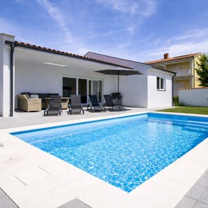 Outdoor pool - Vacation home "more i sol" with pool in Croatia (Kampor)