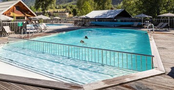 Piscina externa sazonal