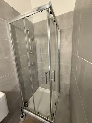 Basic Apartment | Bathroom | Shower, free toiletries, hair dryer, towels - Affordable 2BR Apt Superb Location (Vienna)
