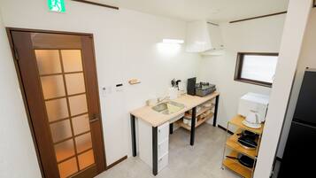 Comfort House, Non Smoking | Private kitchen | Full-size fridge, microwave, stovetop, cookware/dishes/utensils