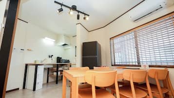 Comfort House, Non Smoking | In-room dining