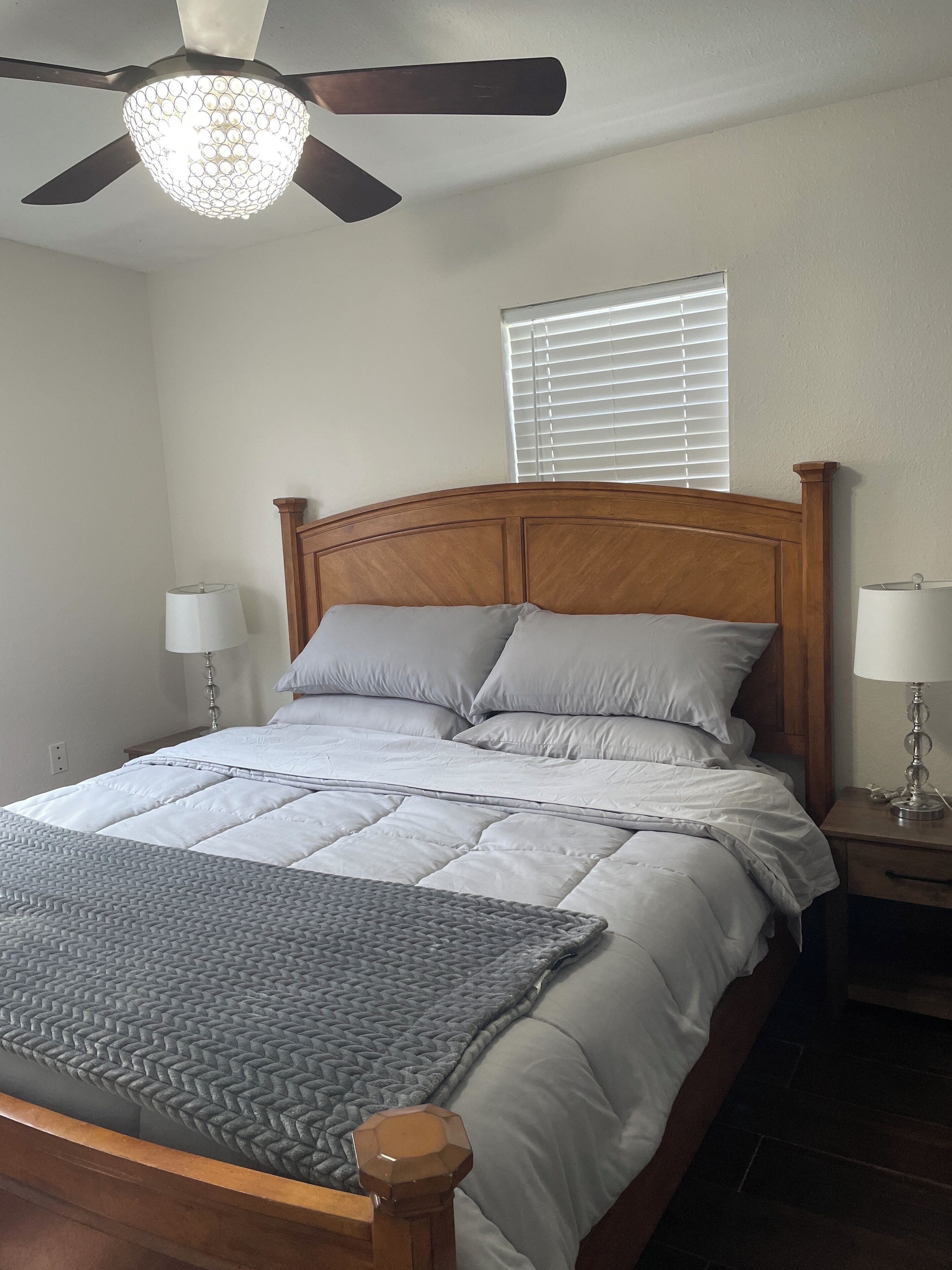 3 habitaciones, tabla de planchar con plancha y wifi gratis 