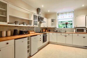 Frigorífic, microones, forn i bullidora elèctrica 