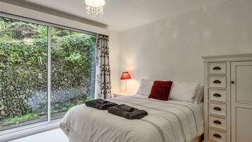 3 bedrooms, free WiFi, bed sheets