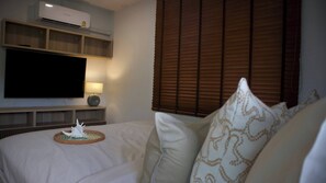 House, 4 Bedrooms, Smoking, Balcony | Living room