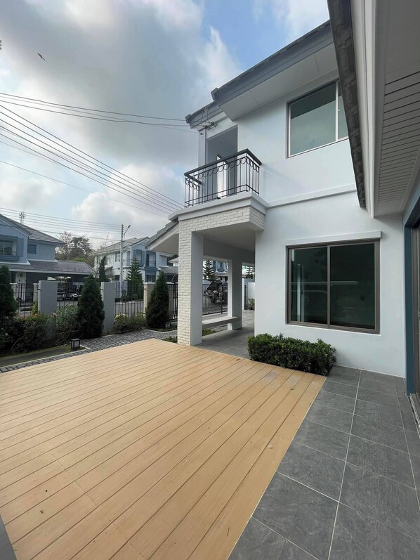House, 4 Bedrooms, Smoking, Balcony | Balcony