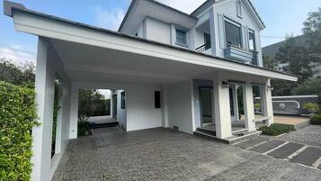 Ferienhaus, 4 Schlafzimmer, Raucher, Balkon | Fassade der Unterkunft