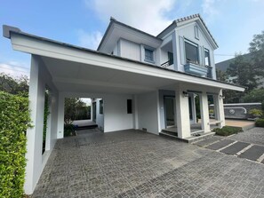 Fachada de la propiedad