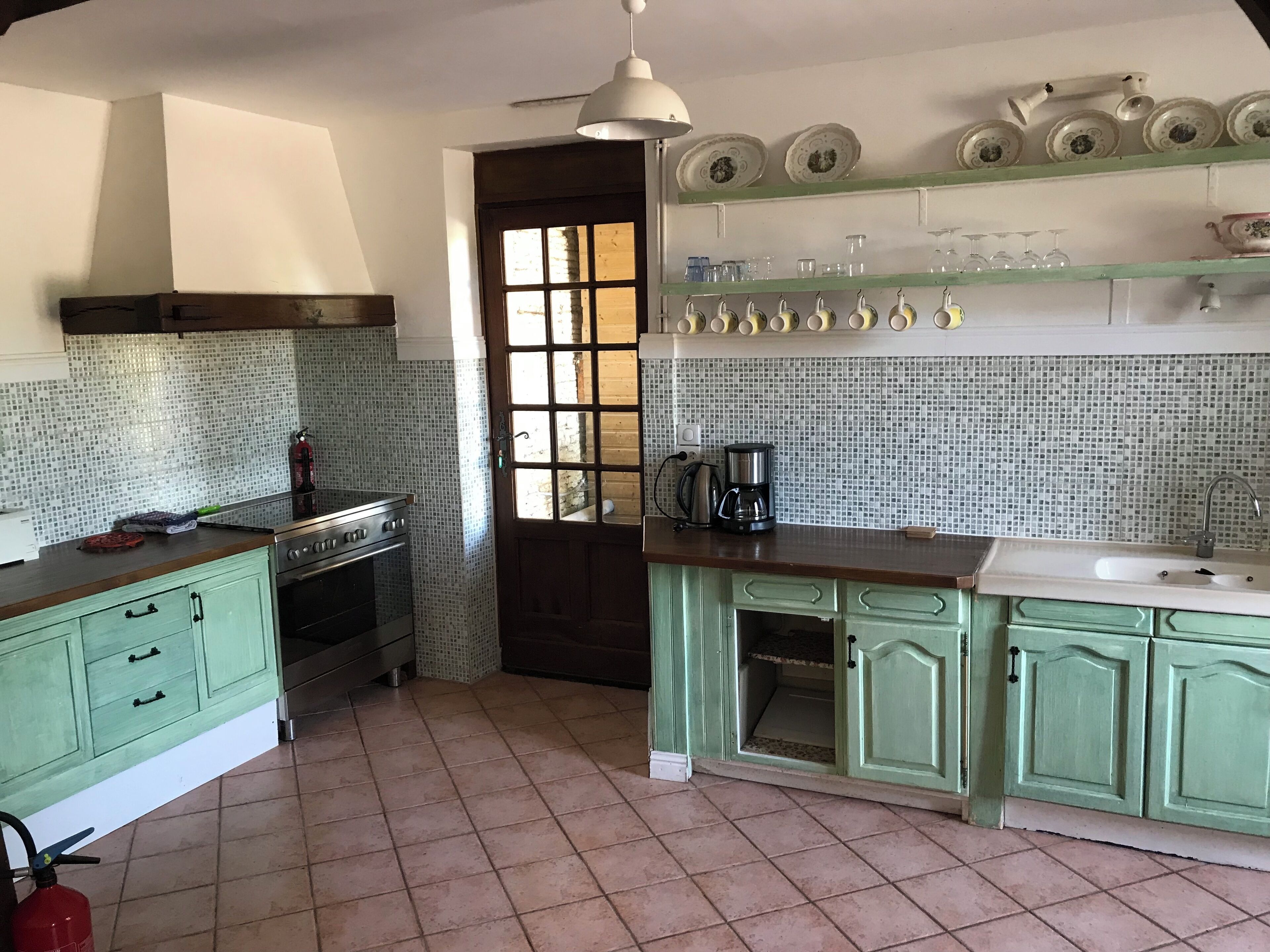 Micro-ondes, four, plaque de cuisson, lave-vaisselle