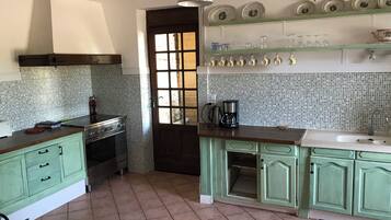 Micro-ondes, four, plaque de cuisson, lave-vaisselle