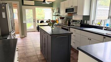 Micro-ondas, fogão, cooktop, lava-louças