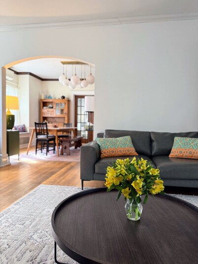 Beautiful third ward home with hot tub and close to Downtown and University.