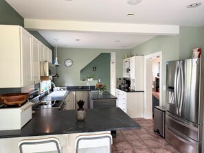 Microondas, horno, parrilla de estufa y lavavajillas 