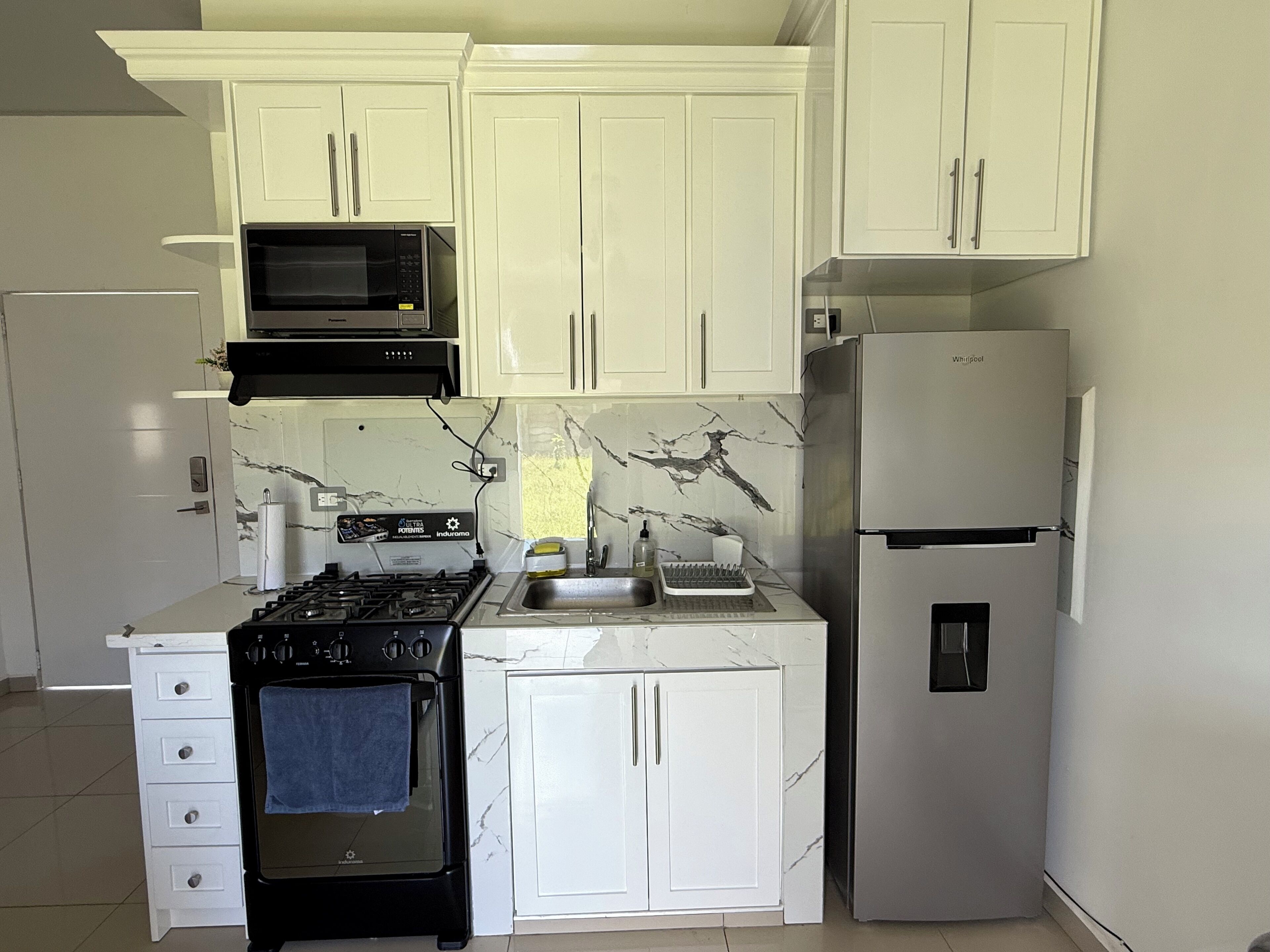 Micro-ondes, four, plaque de cuisson