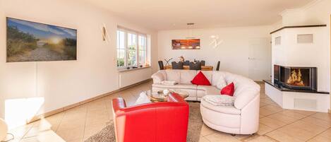 TV, fireplace, stereo