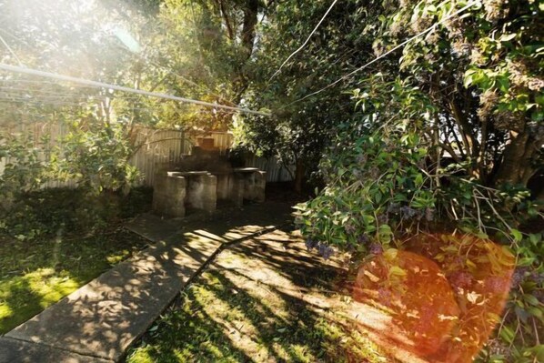 Garden - Aussie Chillout - Coal d' Vine Cottage - Cessnock NSW (Cessnock)