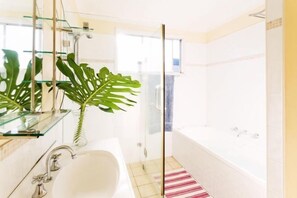 Bathroom - Aussie Chillout - Coal d' Vine Cottage - Cessnock NSW (Cessnock)