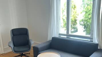 Appartement, non-fumeurs, vue ville | Coin séjour