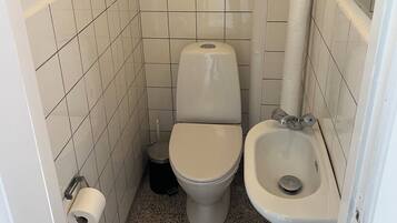 Apartment, Non Smoking, City View | Bathroom