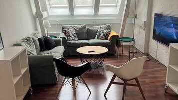 Comfort Apartment, Non Smoking, City View | Living area