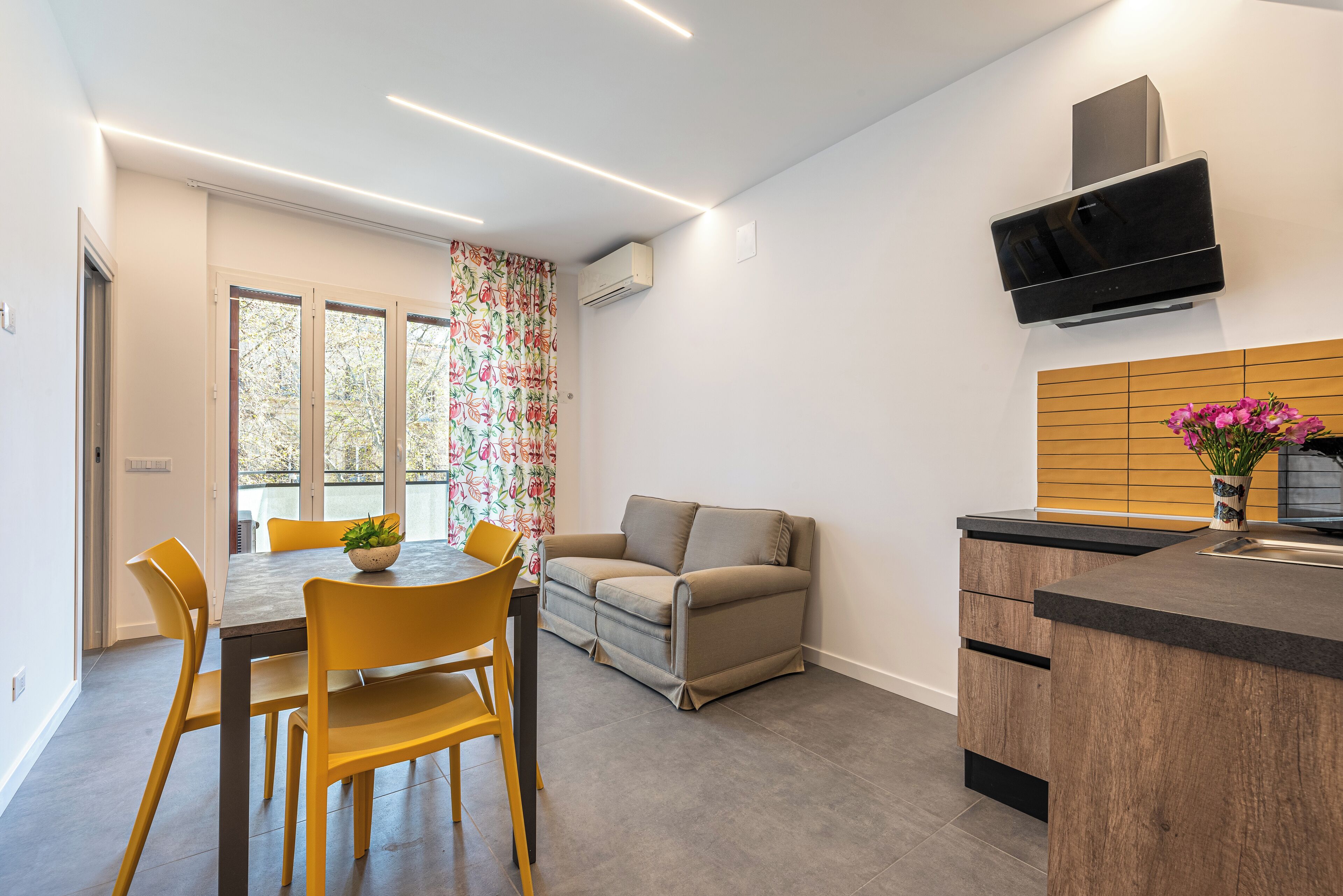 Comfort-Apartment, 2 Schlafzimmer, Balkon, Stadtblick | Wohnbereich