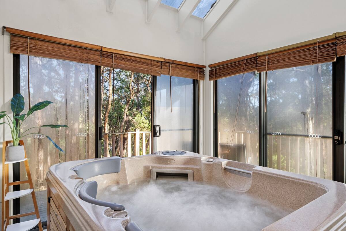 Private spa tub