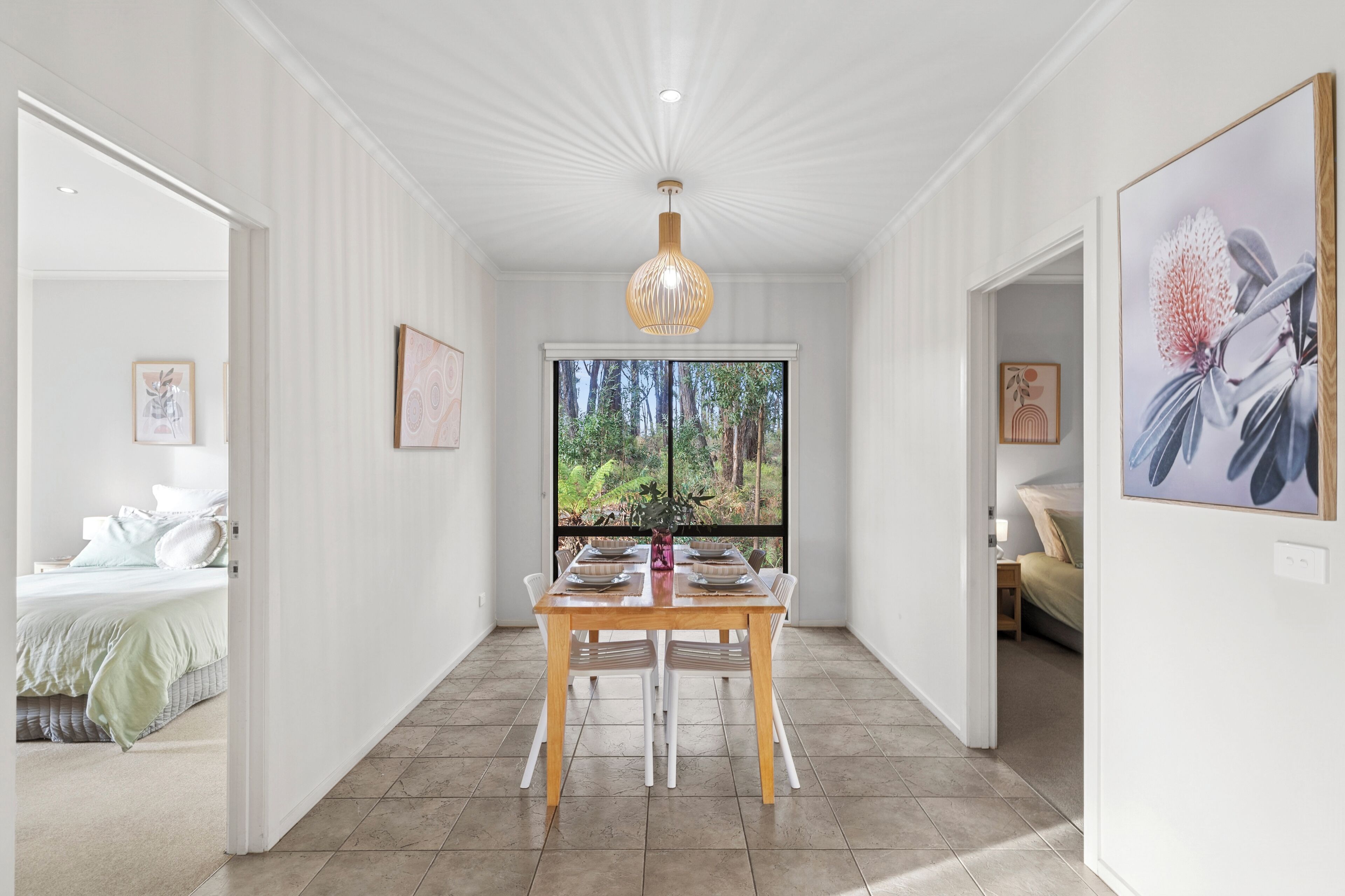 Cabin, 2 Bedrooms, Garden View | Dining room