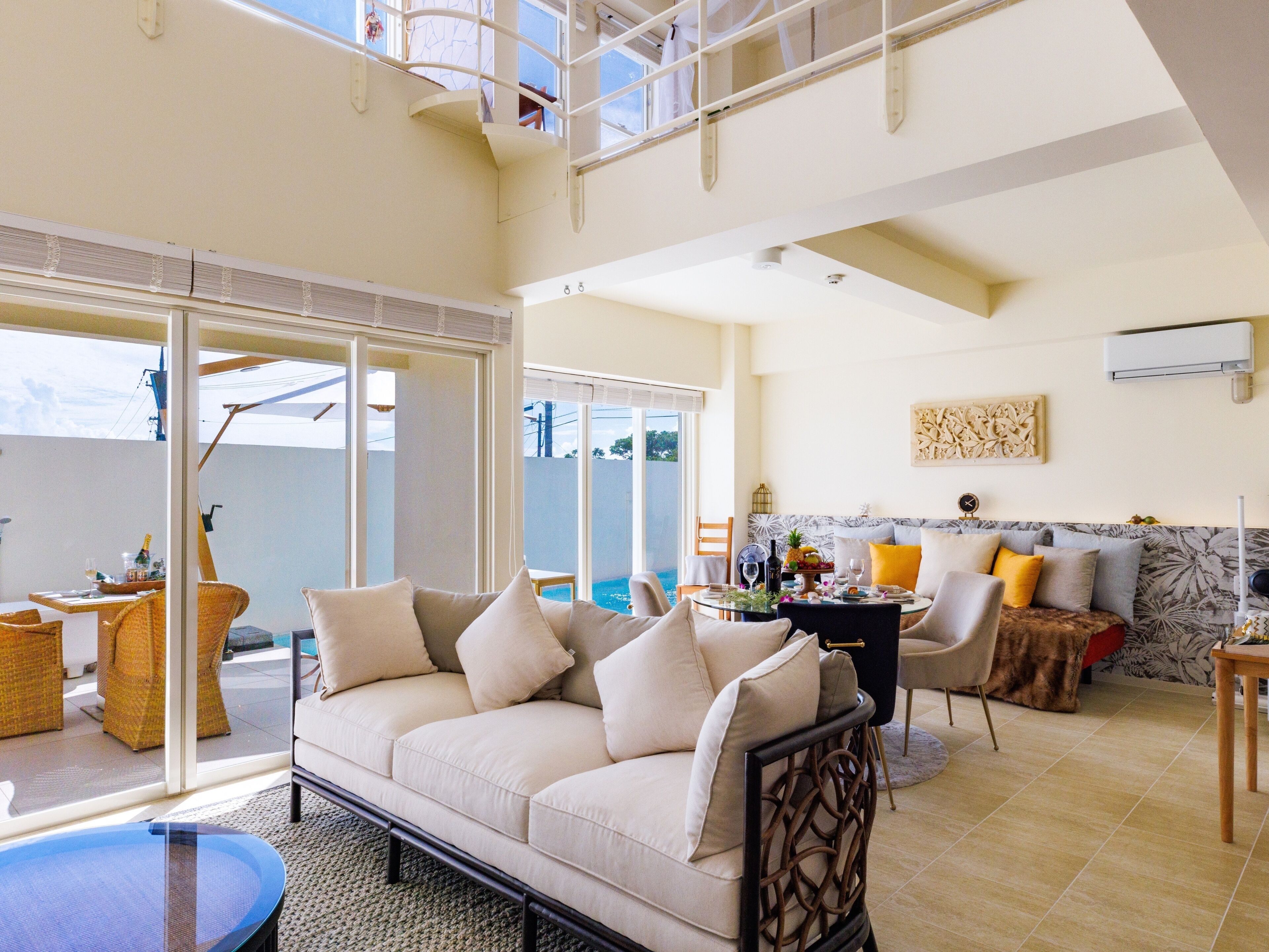 奢华别墅, 1 张特大床, 阳台, 海洋景观 | 迷你吧（备有免费物品）、办公桌、笔记本电脑工作区、隔音