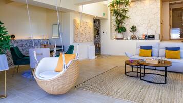 Luxury-Villa, 1 King-Bett, Balkon, Meerblick | Kostenlose Minibar, Schreibtisch, laptopgeeigneter Arbeitsplatz