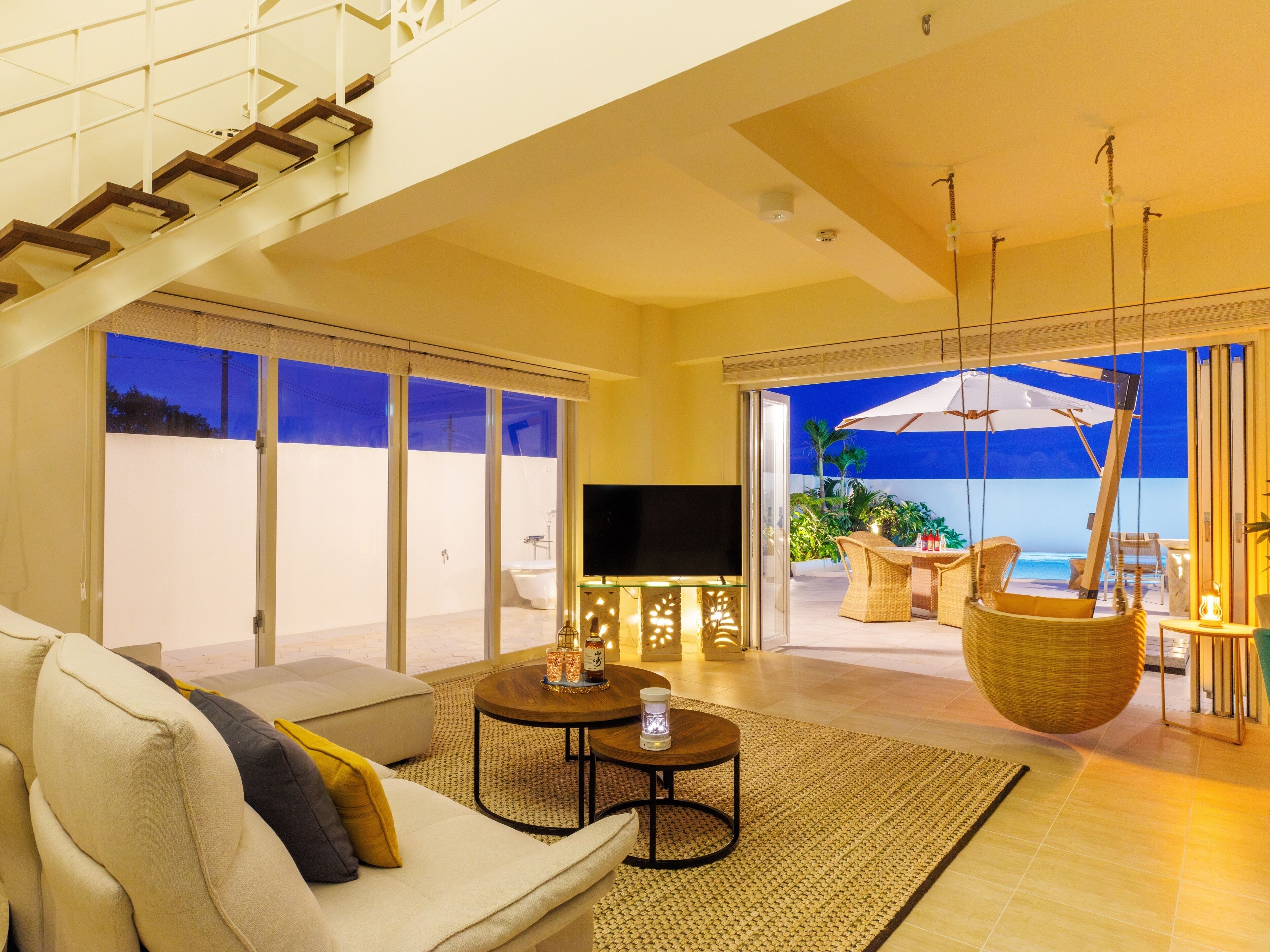 Luxury Villa, 1 King Bed, Balcony, Ocean View | Interior detail