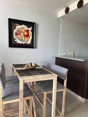 Apartment, 2 Bedrooms, Accessible, Private Pool | Dining room