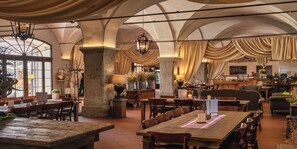 Restaurant - Pałac Łomnica (Myslakowice)