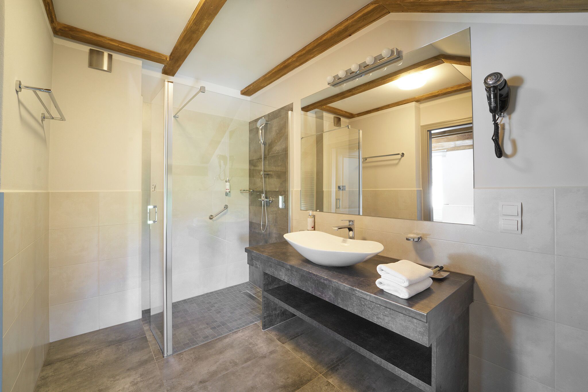 Superior-Doppelzimmer, Balkon, Bergblick | Zimmersafe, kostenloses WLAN