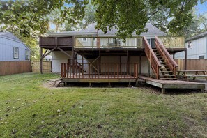 Exterior - Family Favorite_7 KingBeds_Roomy_Dogs Welcome_FIFA (Olathe)