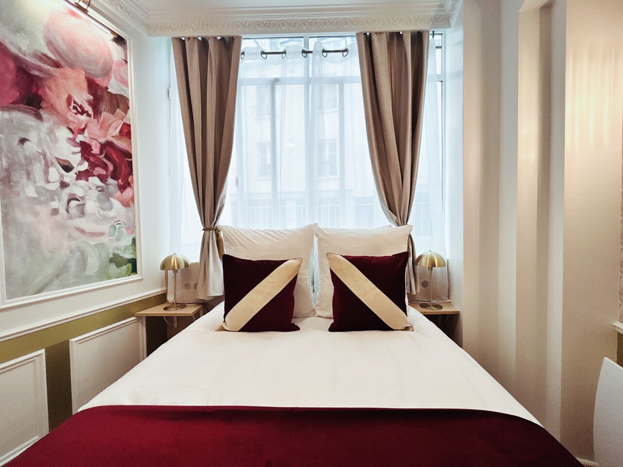 Appartement, vue cour intérieure | Literie hypoallergénique, surmatelas, coffres-forts dans les chambres